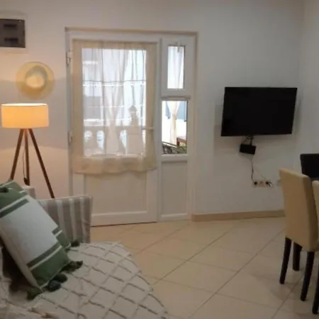 Cozy Garden With Terrace And Bbq Appartement *