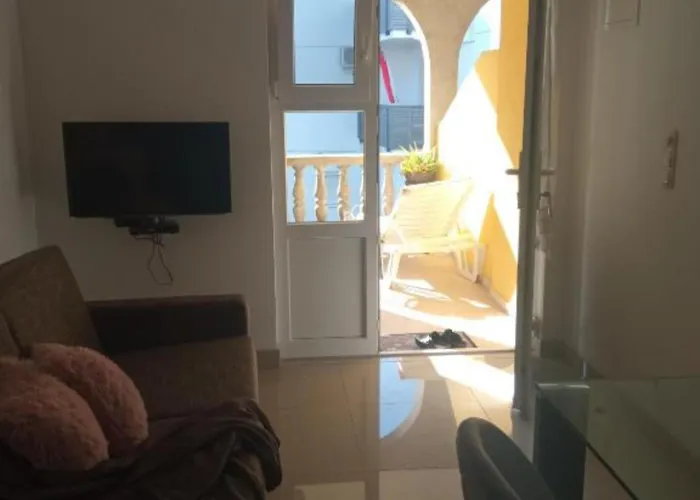 Cozy Garden With Terrace And Bbq شقة